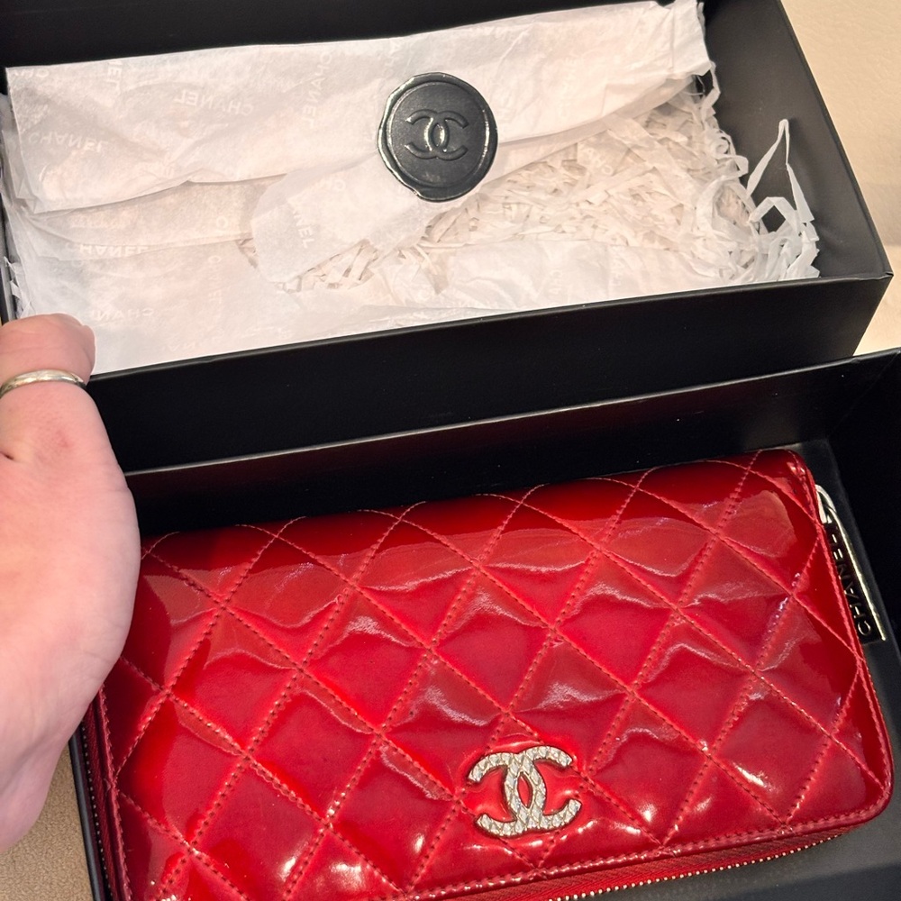 CHANEL Classic Red Quilted Patent Leather ‘Brilliant’ Zippy Long Wallet W/ Box - Picture 16 of 16